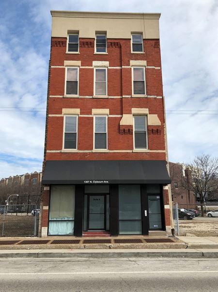 Retail space for Rent at 1301-5 N Clybourn in Chicago
