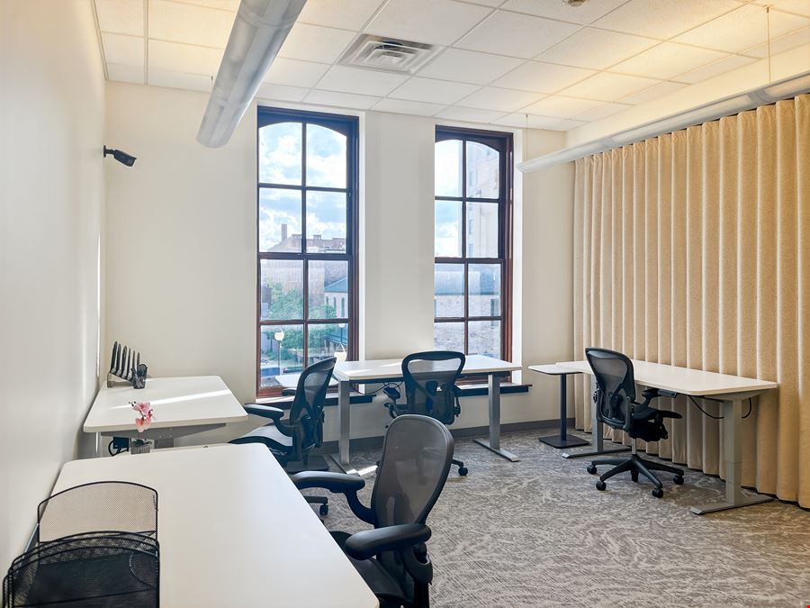 Regus - Davenport - Harrison St