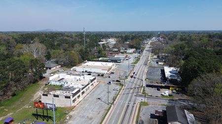 Retail space for Rent at 3850 Glenwood Rd | Multi-Tenant Retail Strip | Decatur, GA in Decatur