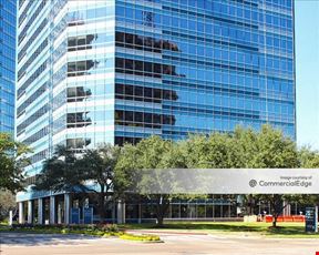 Four Oaks Place - Wells Fargo Tower