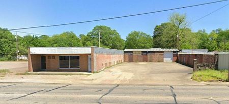2,752 SF Service Retail Opportunity