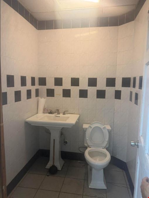 Retail Store For Rent Next to Leavitt's Park and Bus!