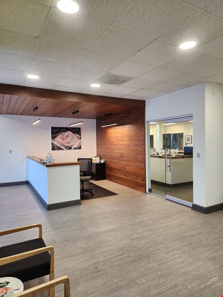 EXECUTIVE SUITES W/CUBICLE OPTIONS