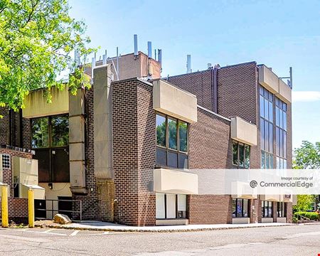 Office space for Rent at Roosevelt Plaza in Livingston