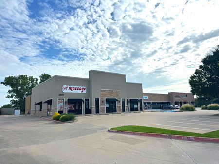 Retail space for Rent at 2001 SE Green Oaks Boulevard in Arlington