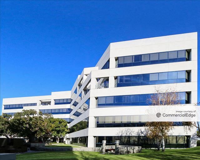 The Courtyard at Corporate Point - 300 Corporate Pointe
