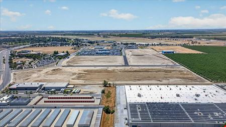 ±9.82-±13.41 AC Service Commercial Land Located Rapidly-Developing Area