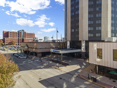31-Story, Full-Service Downtown Hotel