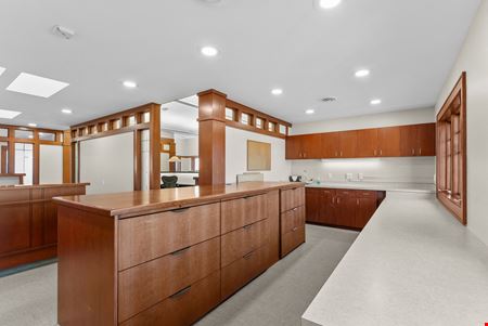 1000 Maritime Dr # 102