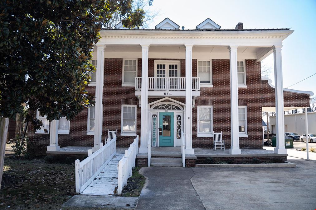 641 W Main St