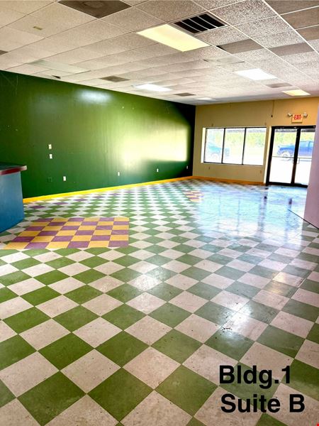 Newly Renovated Shopping Plaza Near Buc-ee's