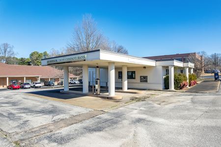 Retail space for Sale at 385 North Parkway in Jackson