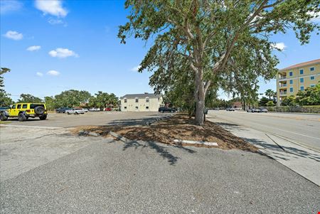 925 Tamiami Trl S