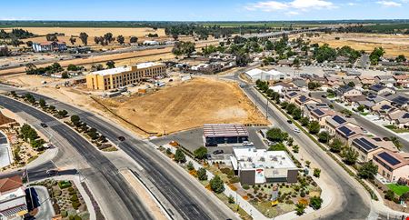 Commercial space at NWC of Herndon & Farrington Avenues in Fresno