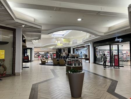 Acadiana Mall For Lease