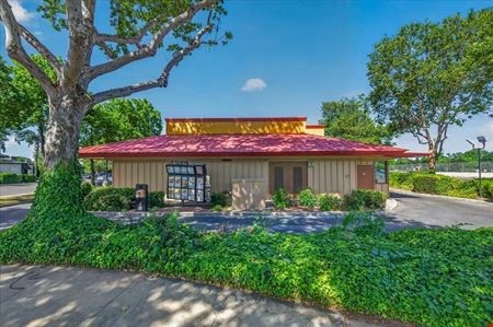 Freestanding Drive-Thru Restaurant Building in Visalia, CA
