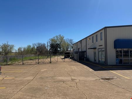 Heath Plaza 2058 - 2060 E Texas St.