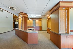 Professional or Medical Office Space in prime Roseburg location!