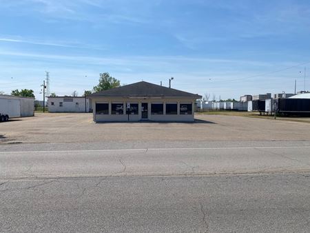 Retail space for Sale at 535-551 Daybrite Dr in Tupelo