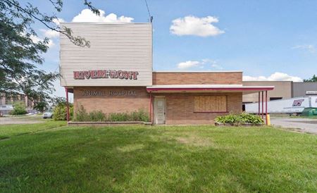 Office space for Sale at Former Veterinary Clinic on Larch and Saginaw Lansing in Lansing