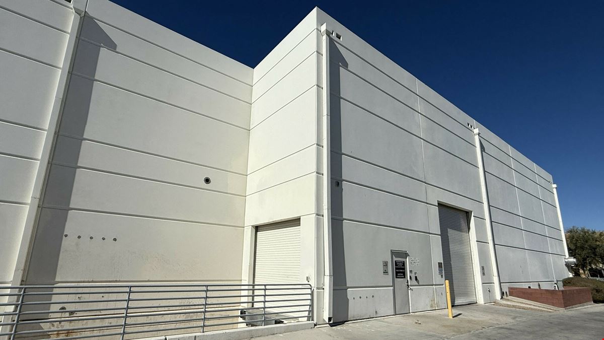 LAS VEGAS OFFICE/WAREHOUSE/R&D FOR SUBLEASE - High Image Freestanding ±30,467 Sf - 100% HVAC Flex/Industrial