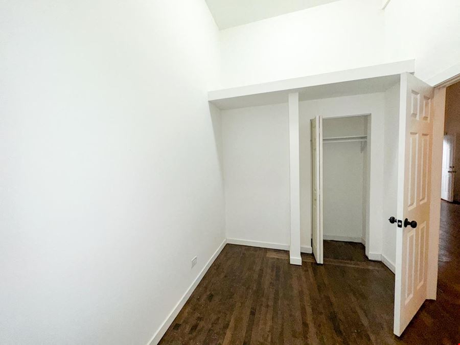 8714 S. Commercial Ave.