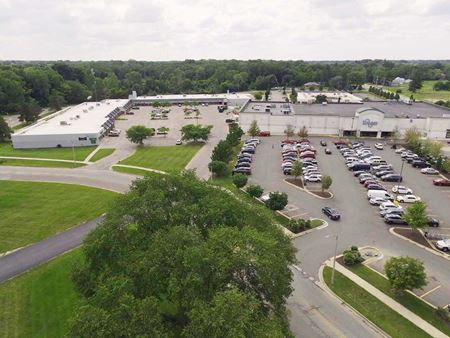 Commercial space at Cedar Park Shopping Center in Holt