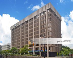 Fifth Third Center - 111 Lyon Street