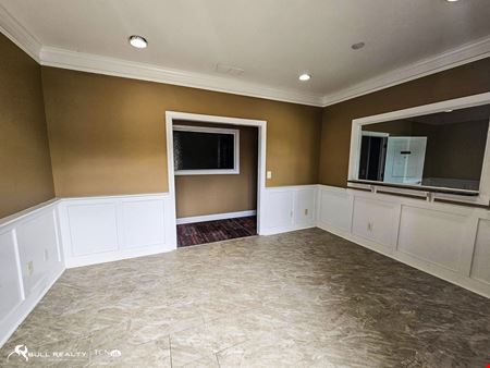 Holly Springs Office Suites | ±1,300 SF