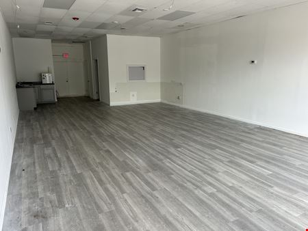 1,100 SF End Cap For Lease