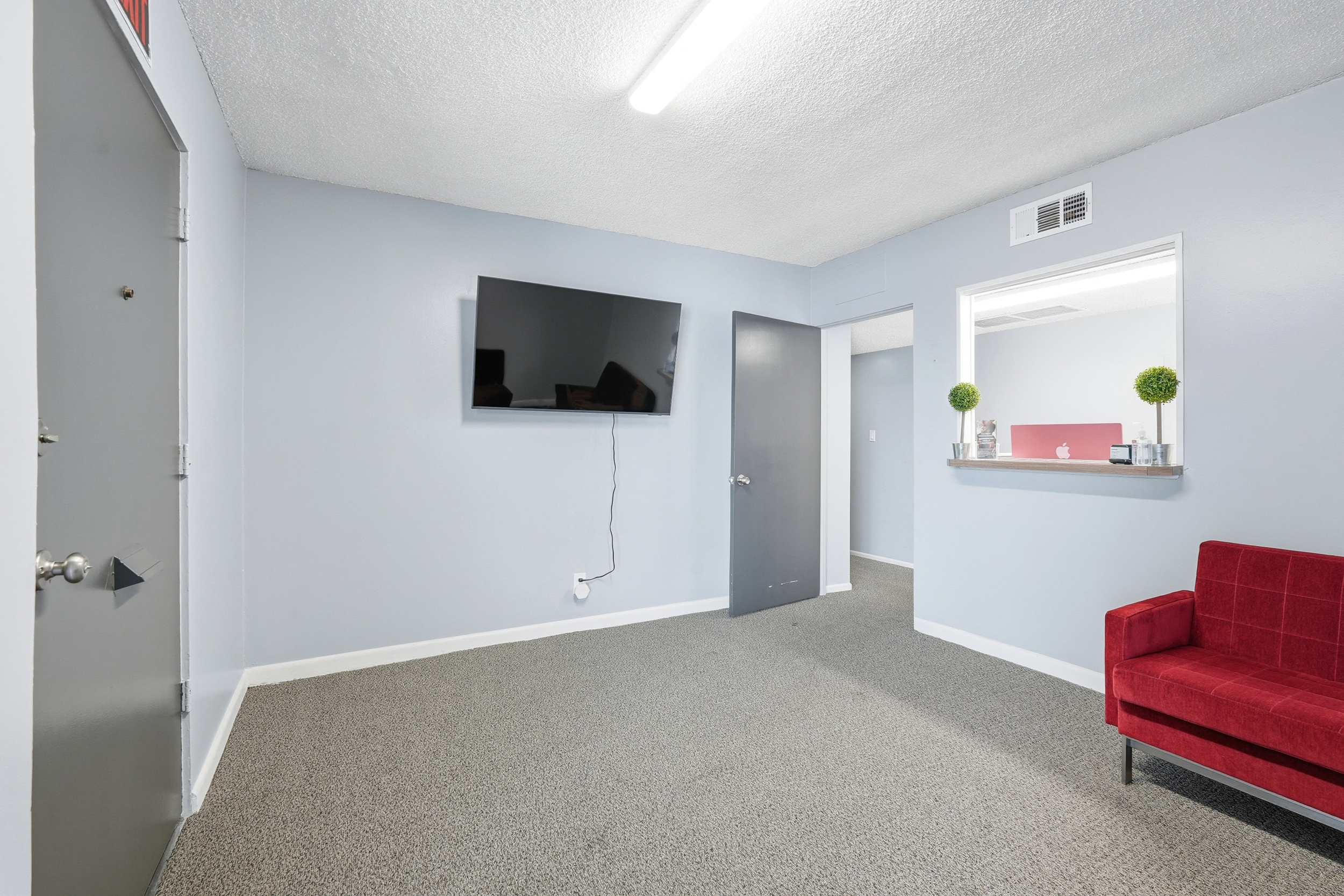 14015 Van Ness Ave