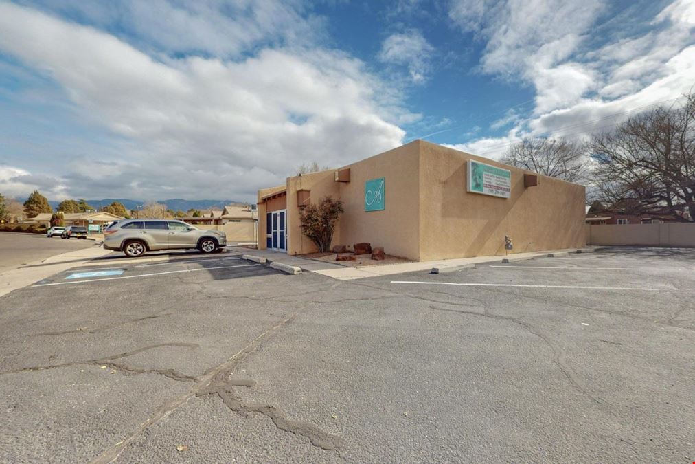 MEDICAL OFFICE ON HIGH TRAFFIC/ VISIBILITY CORRIDOR WITH FRONTAGE