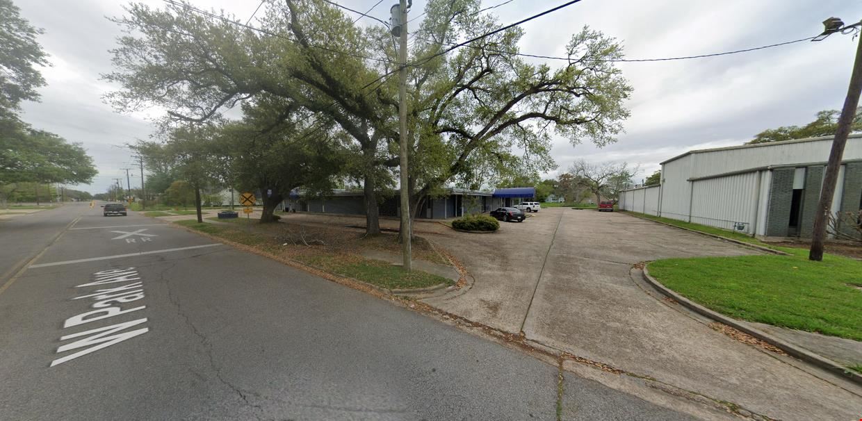 For Lease Prime Commercial Location