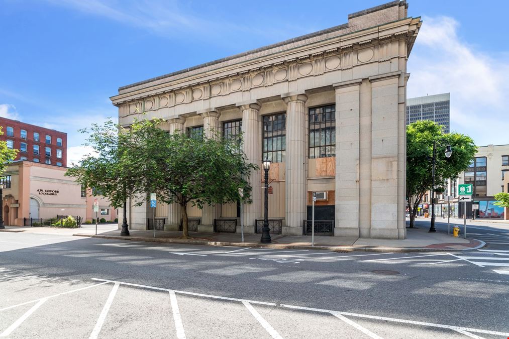 1675 Main St