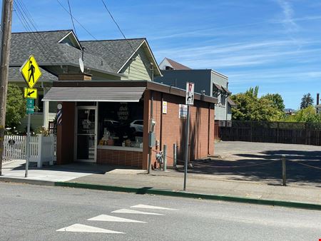 Commercial space at Art's Barbershop in Petaluma