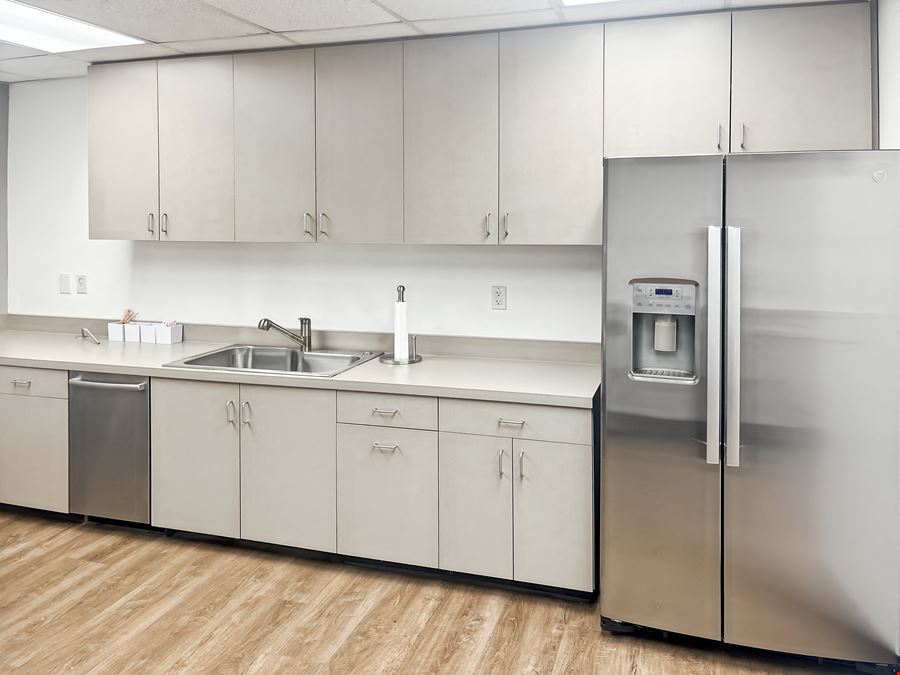 Regus - Fresno - 1690 W Shaw Ave