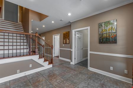 Standifer Gap Commercial Office with 10 Office Rooms | ±3,200 SF