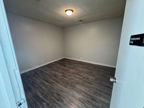 305 N Redbud Ave