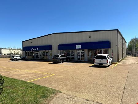 Heath Plaza 2058 - 2060 E Texas St.