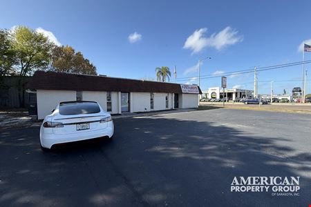 +/- 2580 SF Stand Alone with Enormous Exposure