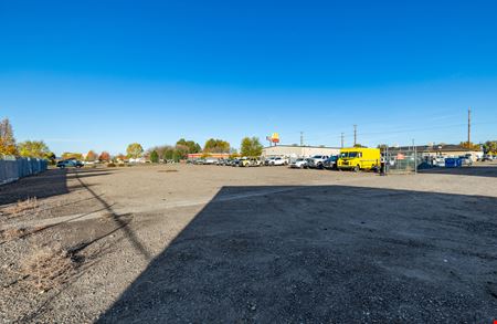 Income Producing Small-Bay Industrial With Storage Units & Secured Yard