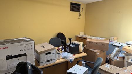 Creative Retail / Owner-User Opportunity