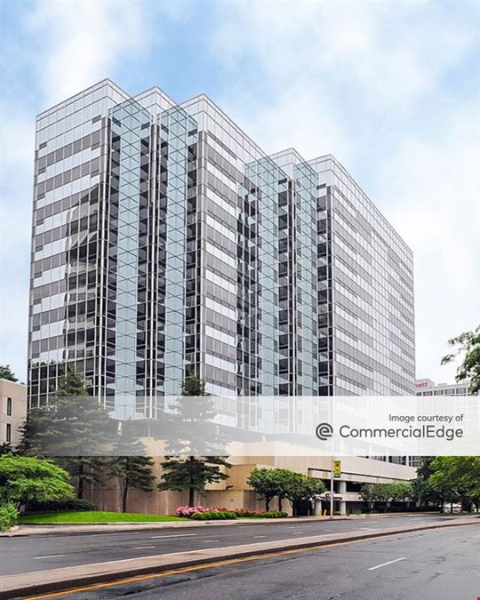 2 Stamford Plaza