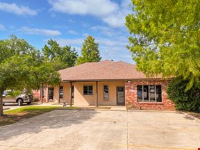Commercial/Office Spaces in Cul-De-Sac off Bluebonnet Boulevard