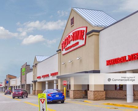 Retail space for Rent at Golden Gate Plaza in Mayfield Heights