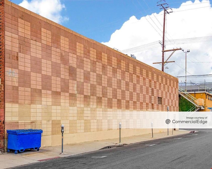 620 E. Commercial St.