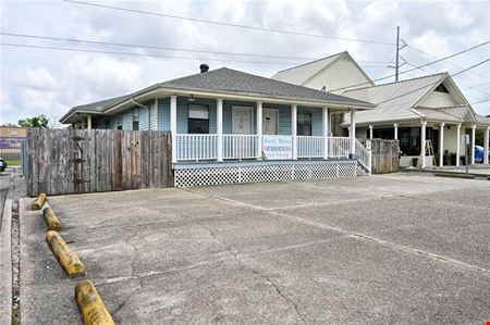 Commercial space at 1629 Hickory Ave in Harahan