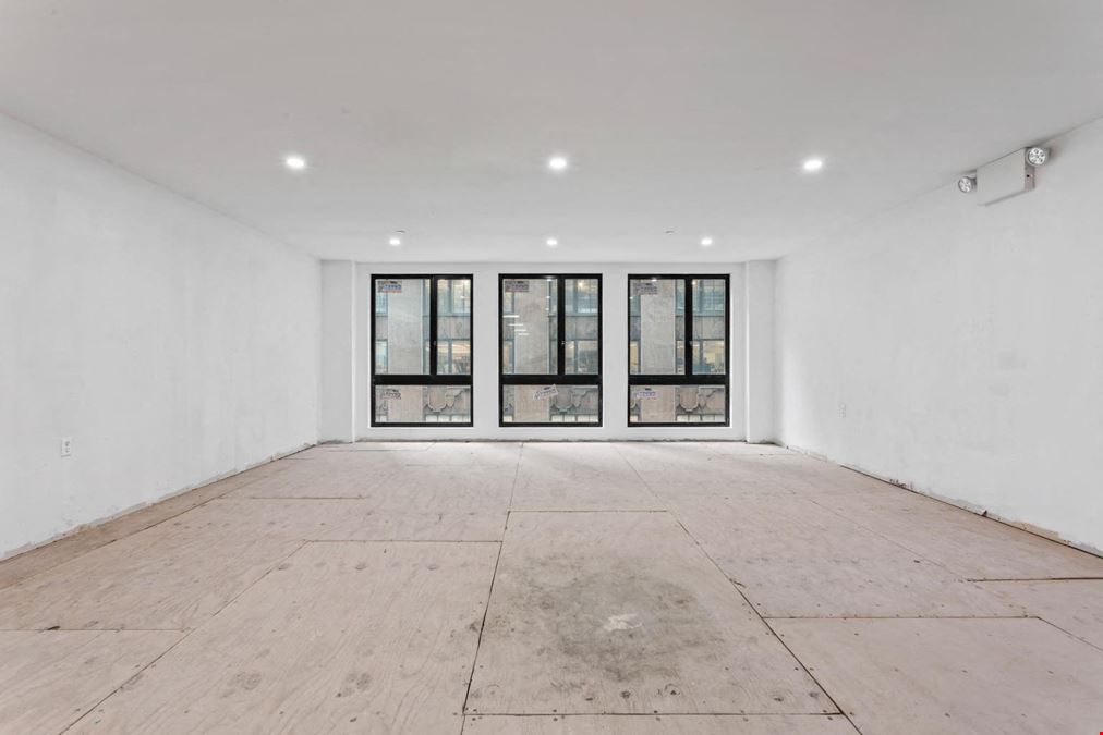 203-205 W 38th St