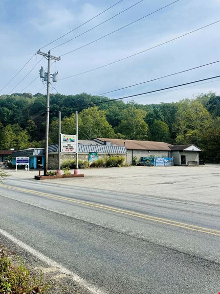 Retail space for Sale at Retail/Flex Building in Pittsburgh's North Hills in Glenshaw