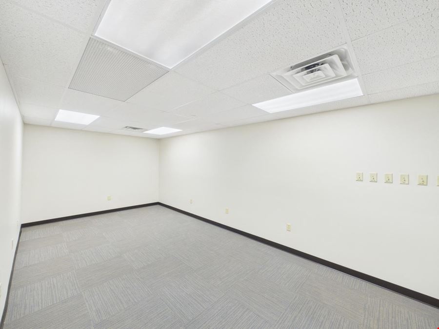 ±5,800 SF Former EXXON Bldg SELLING FOR LESS THAN $26 PSF